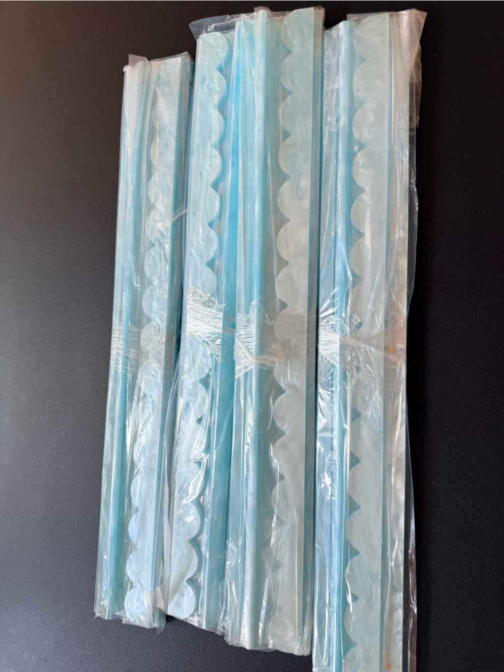 Mahjong Pearl Blue Scalloped 20” magnetic rack & pushers . NEW still in wrapper.